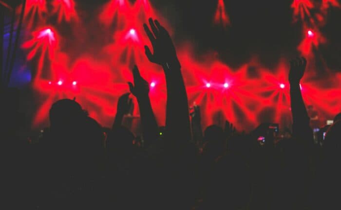 Todesfall nach Klangkuenstler-Event in Mumbai: Polizei ermittelt gegen Veranstalter