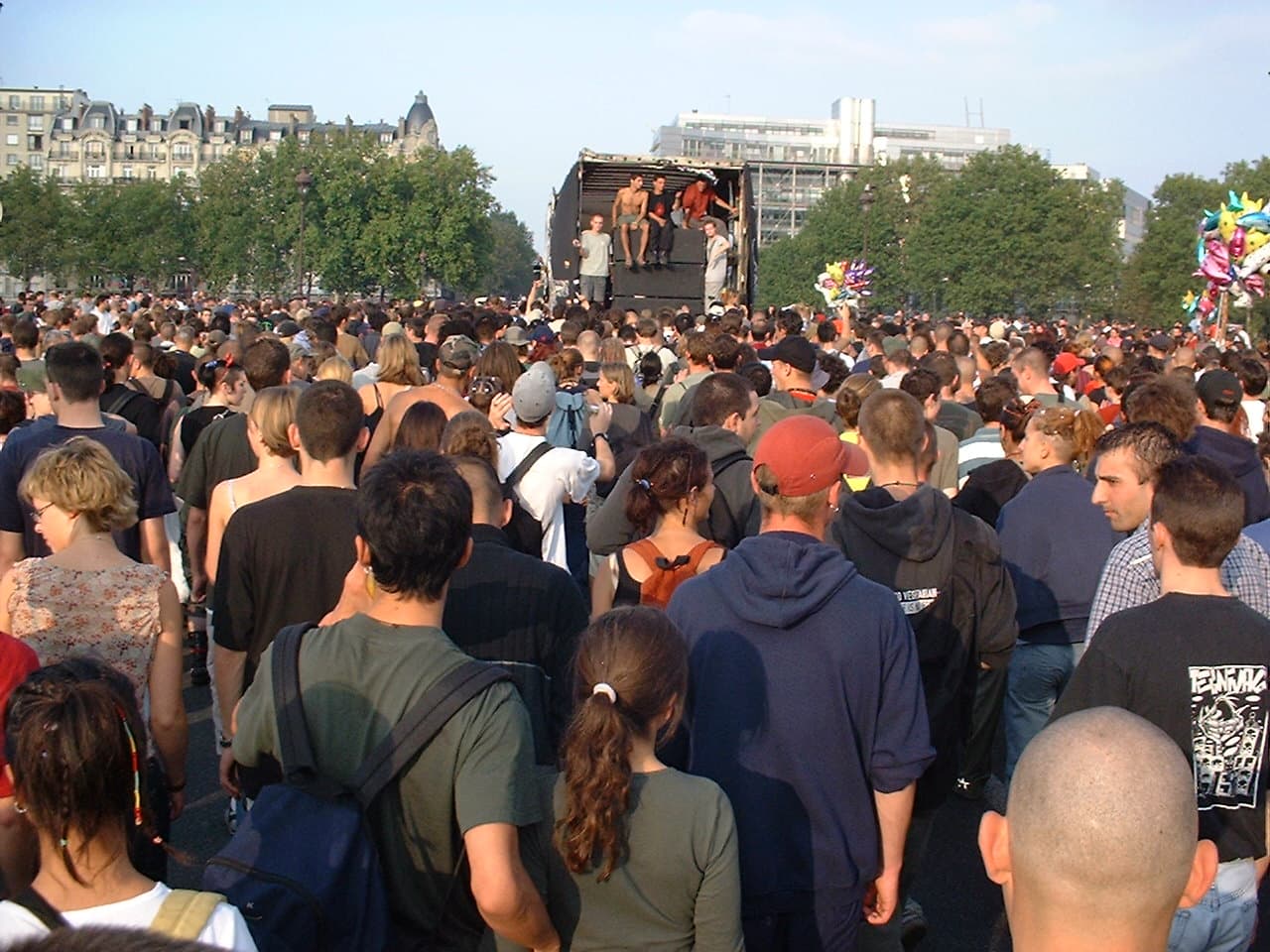 „Nichts hält ein tanzendes Volk auf“: Paris protestiert gegen neues Rave-Gesetz