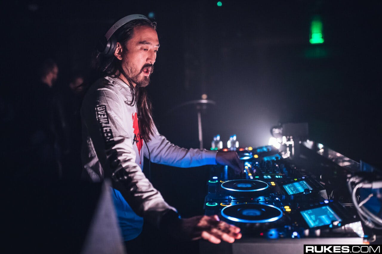 Steve Aoki will, dass männliche DJs “Platz schaffen” für weibliche Künstler