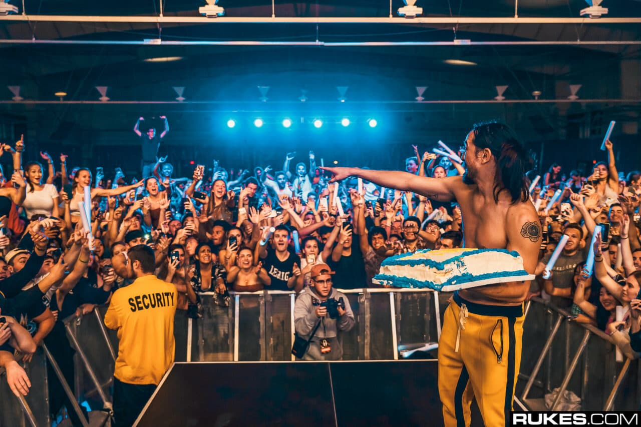 Steve Aoki: Das sind seine kuriostesten Tortenschlachten