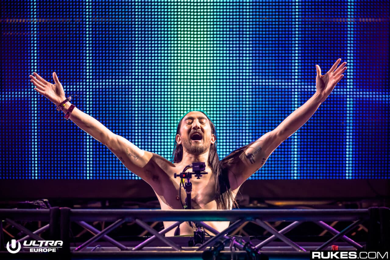 Steve Aoki hat Collabs mit Nicki Minaj und Blink-182 am Start!