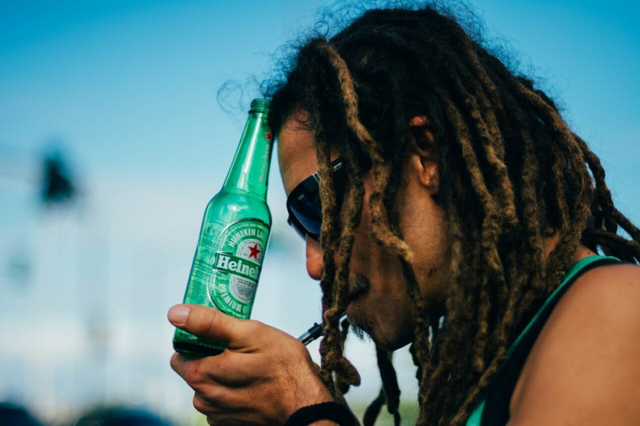 Verrückt: Heineken produziert jetzt neues Cannabis Getränk!