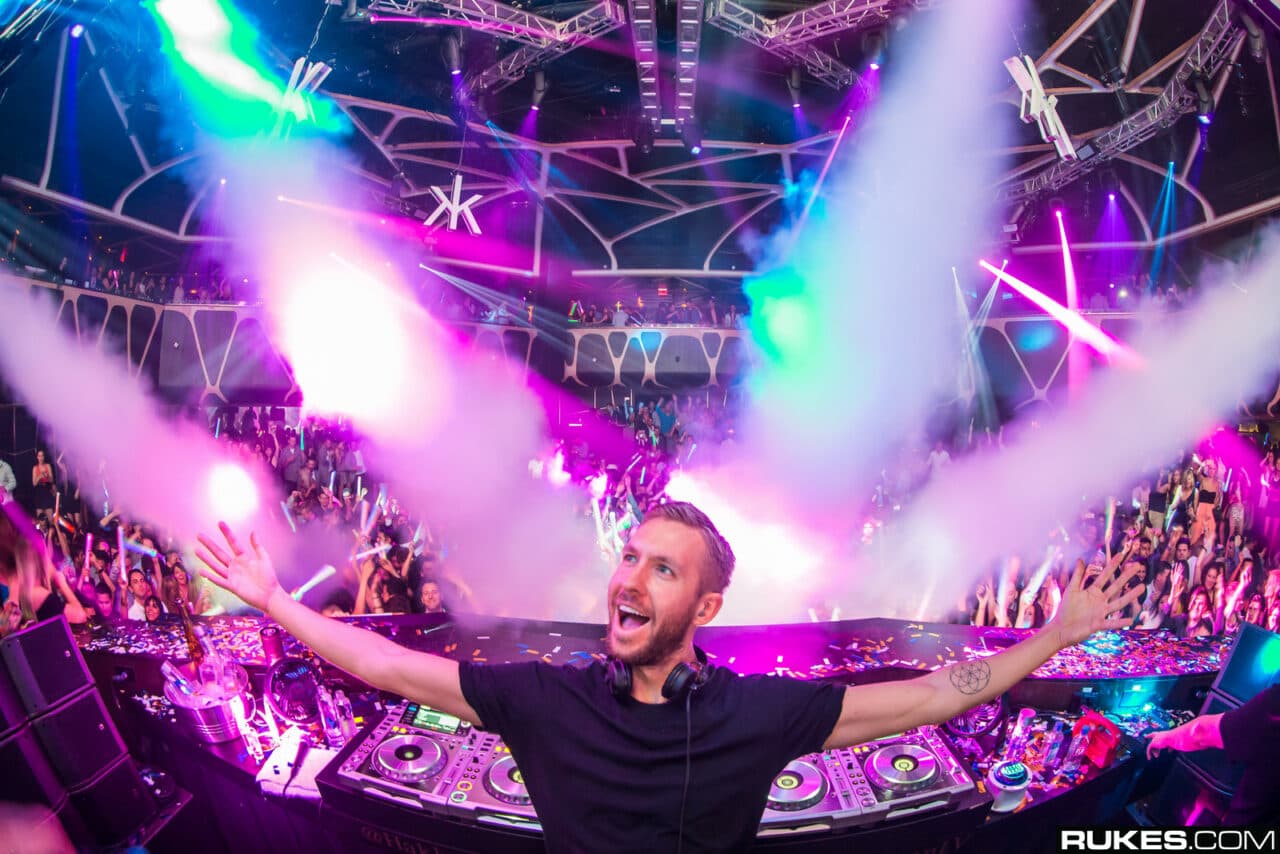Steve Aoki verrät, was Calvin Harris auf dem DJ Pult stehen hat