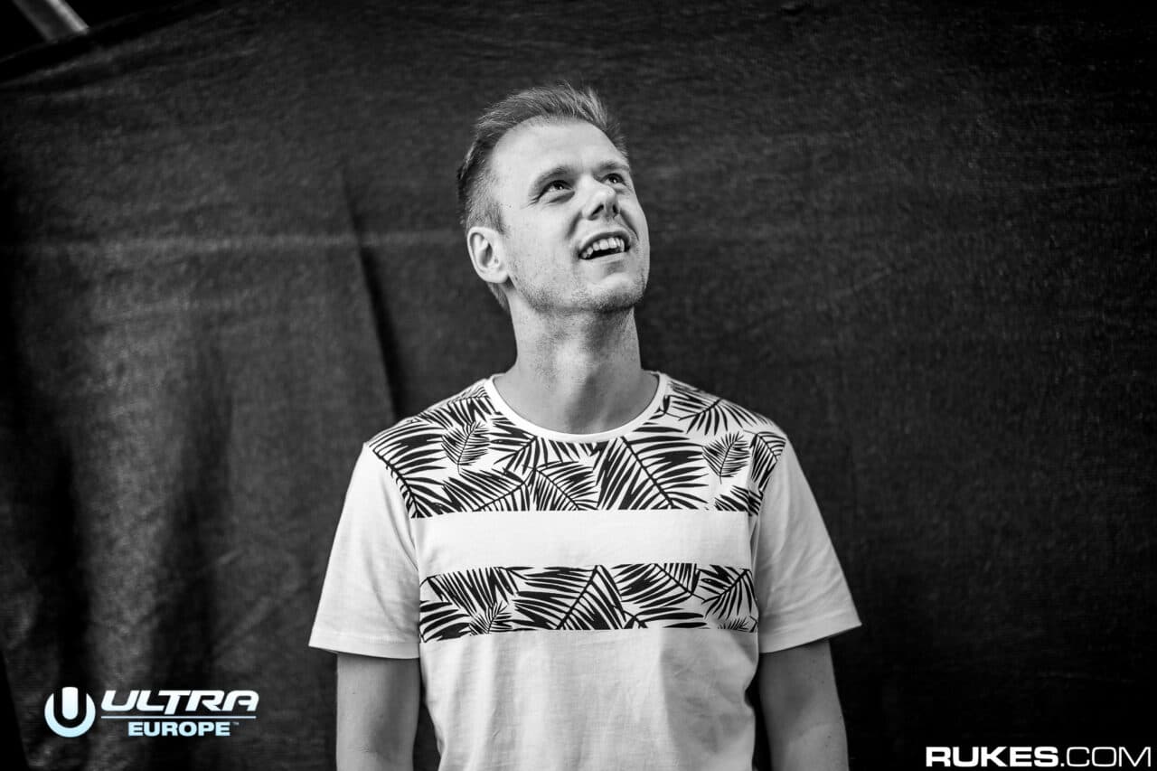 Armin van Buuren eröffnet Musikstudio für krebskranke Kinder!