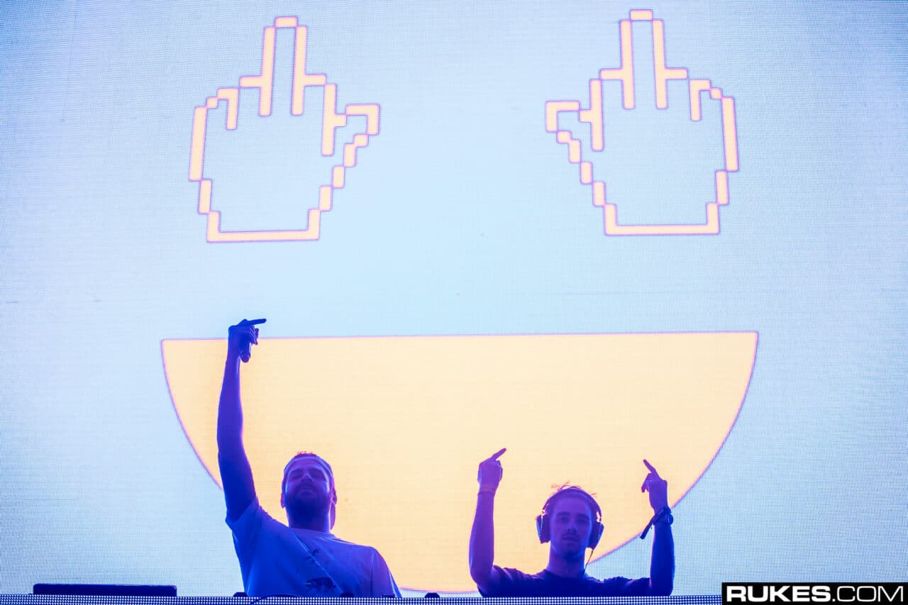 Hier lesen die Chainsmokers live im TV Hate-Kommentare vor!