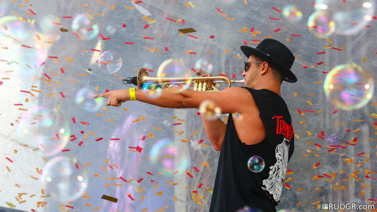 Timmy Trumpet & Kastra mit Disco-Sound zum Jahresstart