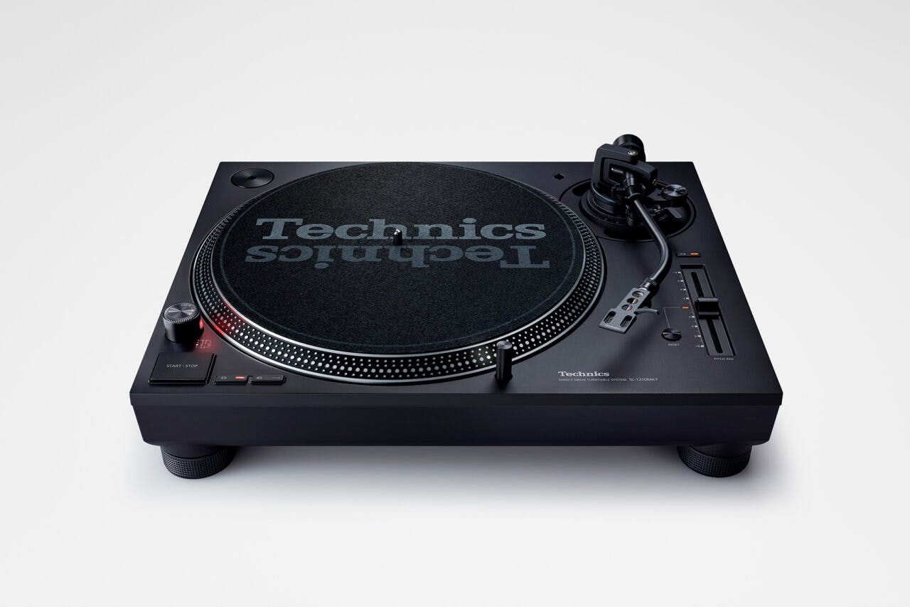 Technics präsentiert neuen DJ-Plattenspieler SL-1210MK7