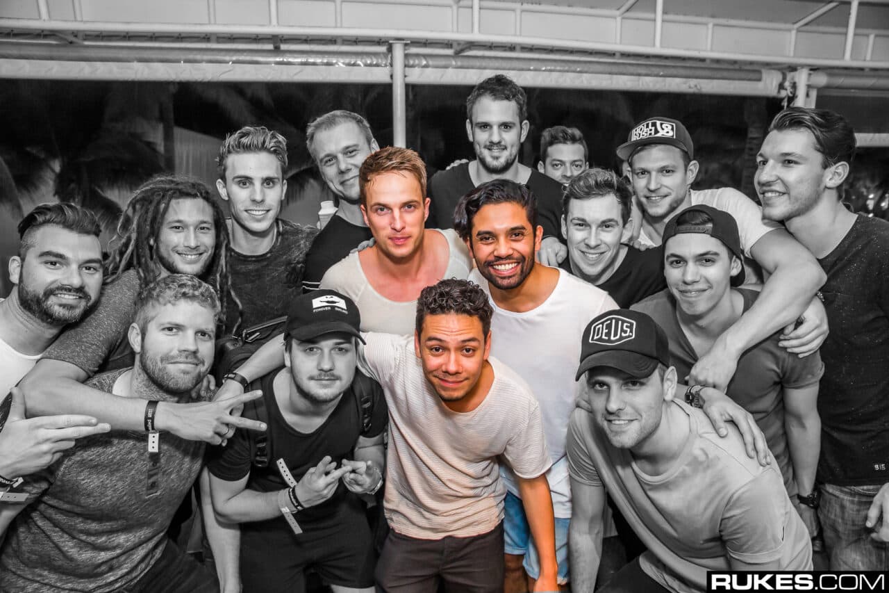 Diese DJs tragen live lieber Weiß statt Schwarz