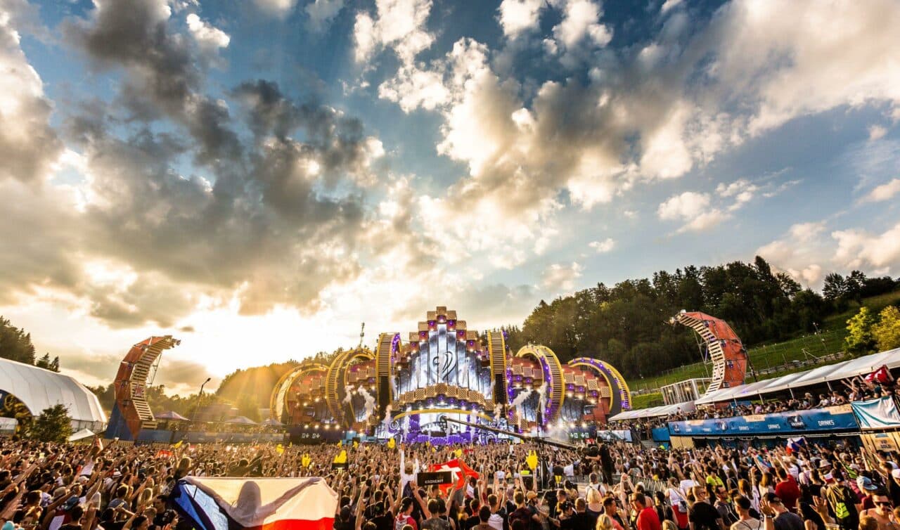 DJ Mag Germany bringt euch auf die Mainstage des Electric Love Festivals