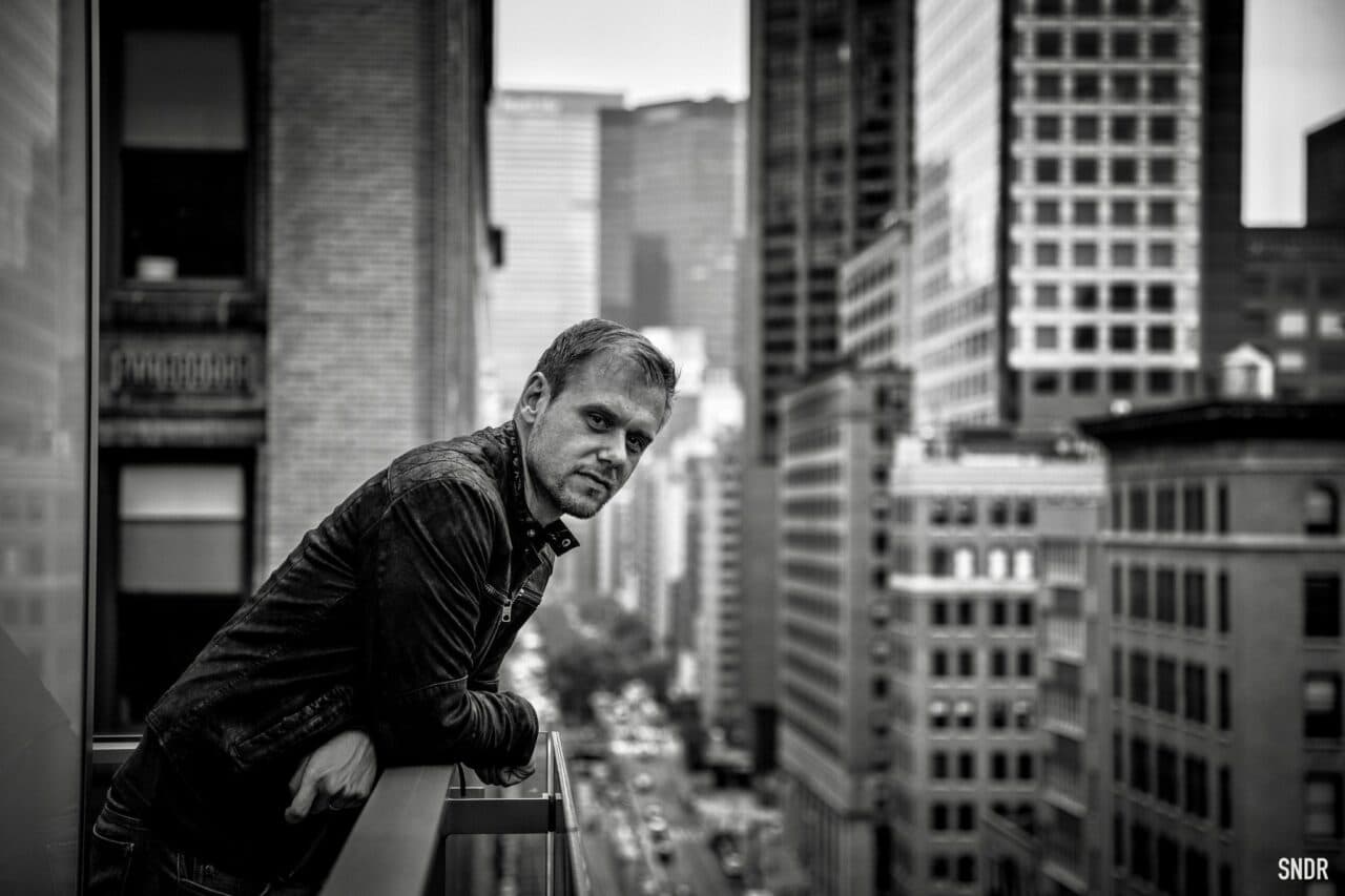 Armin van Buuren: So anstrengend ist sein DJ-Leben wirklich!