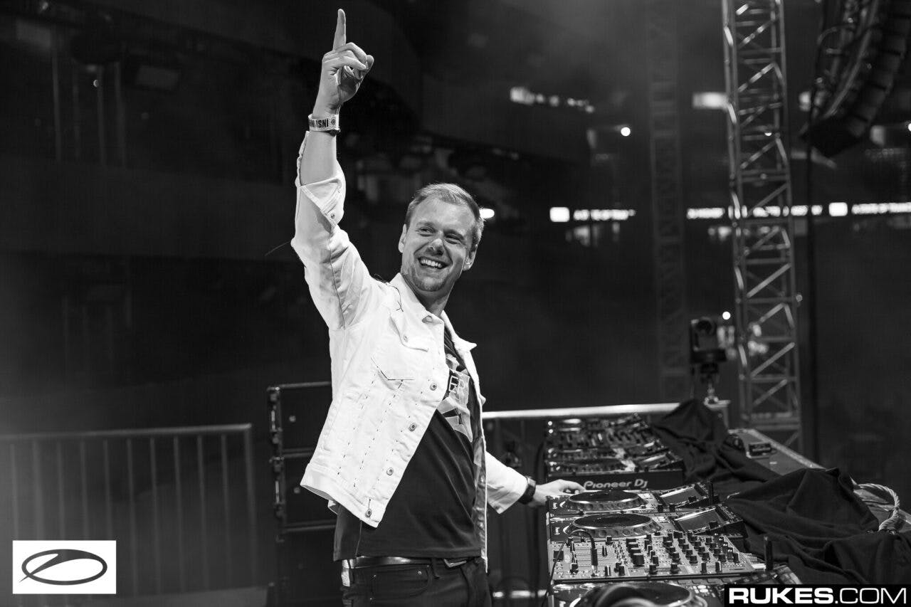 Neuer Track „Don’t Let Me Go“: Armin van Buuren goes Hardstyle!