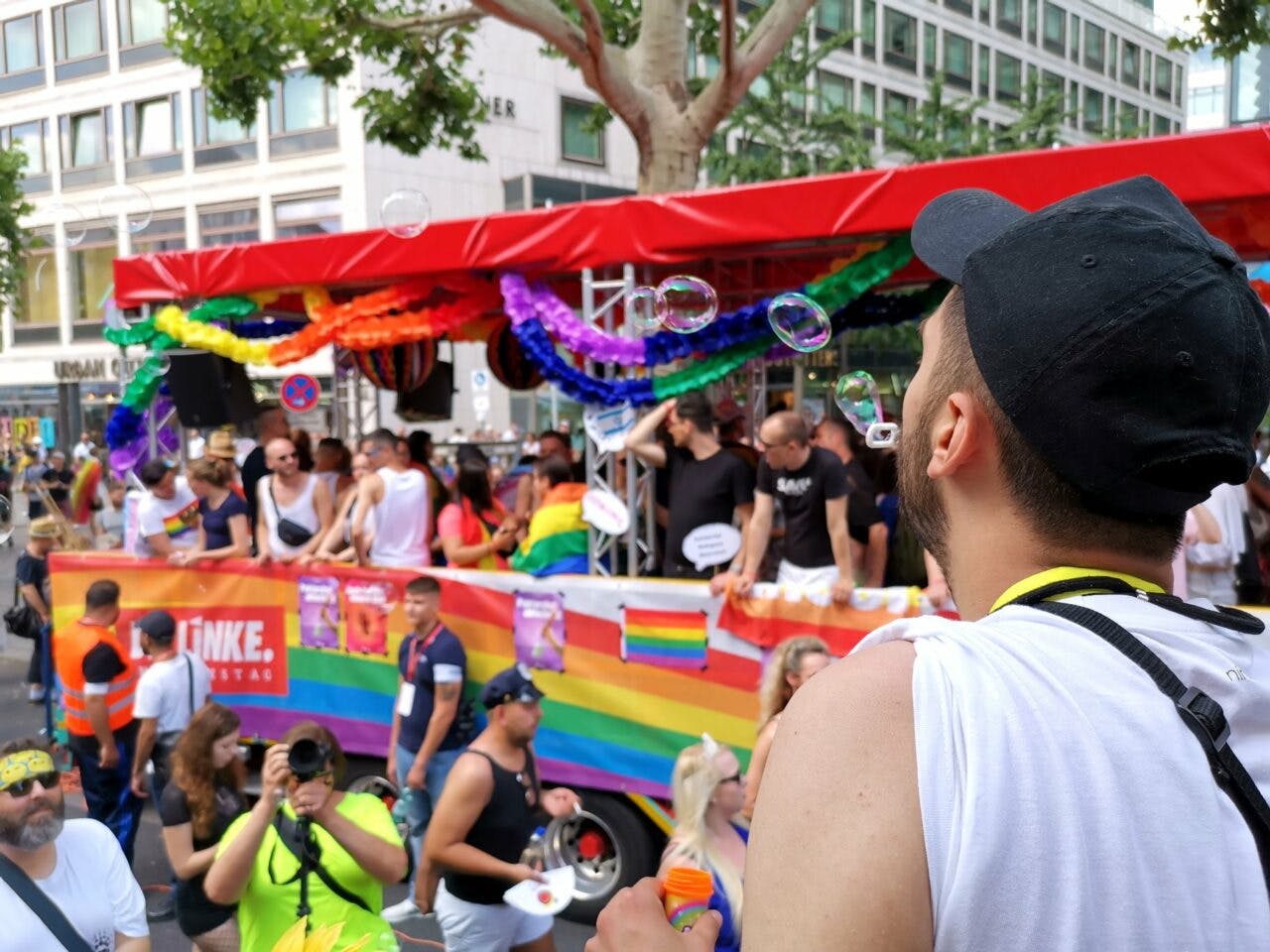 Die Loveparade Geschichte: Vom Protestmarsch zum Millionen-Event!