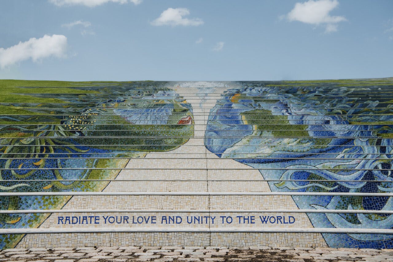Tomorrowland enthüllt Mosaiktreppe „The Stairway to Unity“