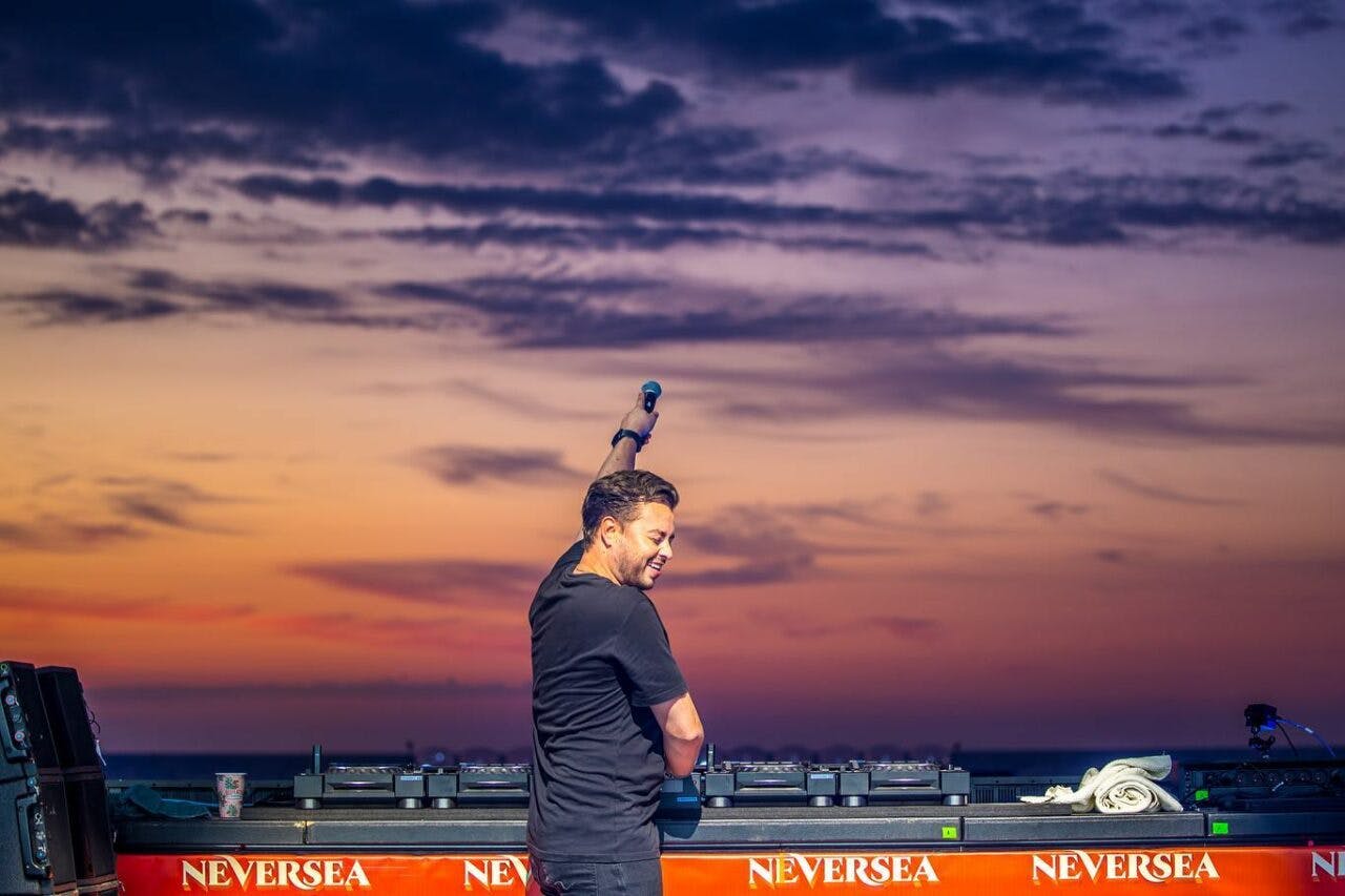 Das Set zum Sonntag: Sonnenaufgang mit Quintino auf dem Neversea Festival