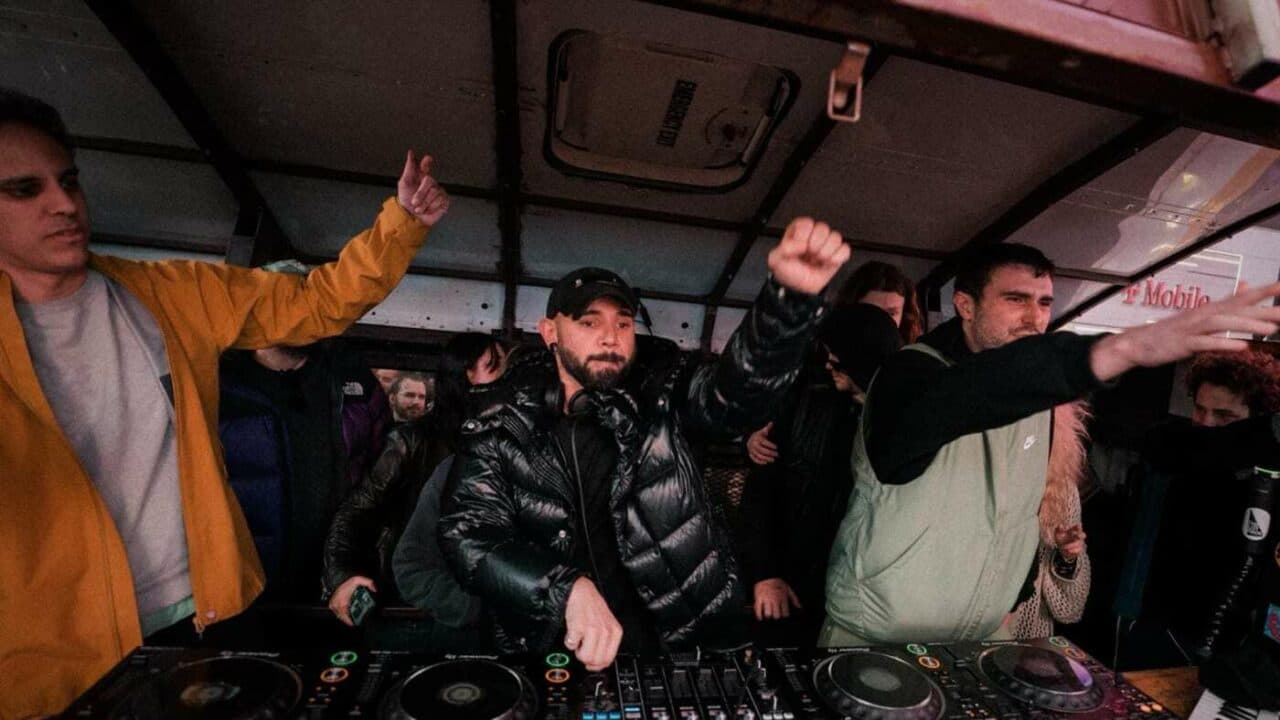 Das Set zum Sonntag: Skrillex, Fred again.. & Four Tet erobern den Times Square