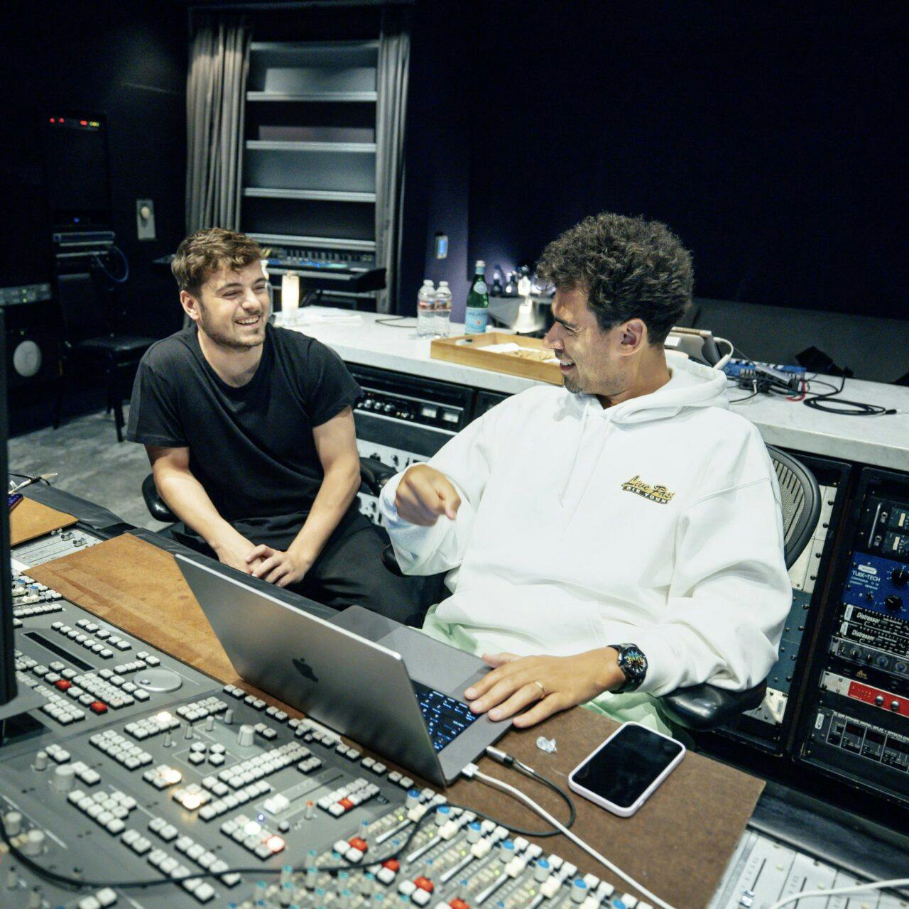 EDM-Schwergewichte vereint: Martin Garrix & Afrojack im Studio