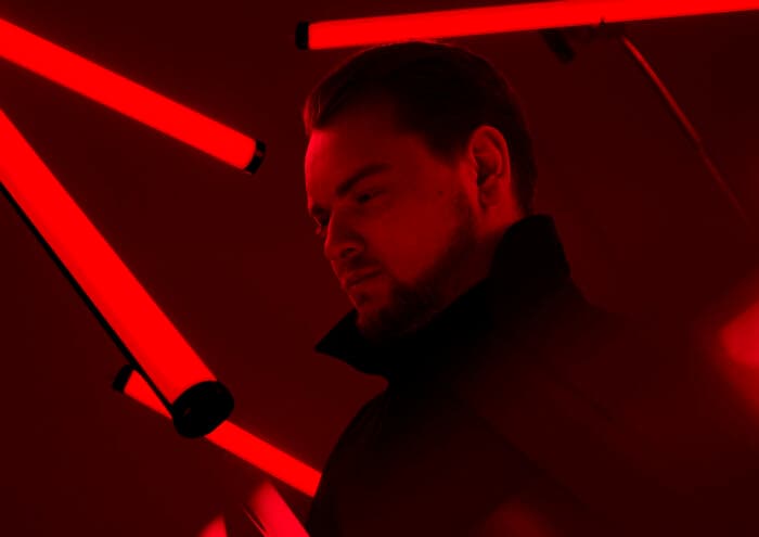 VANES bricht Genregrenzen: „Red Illusions“ verspricht elektronische Vielfalt