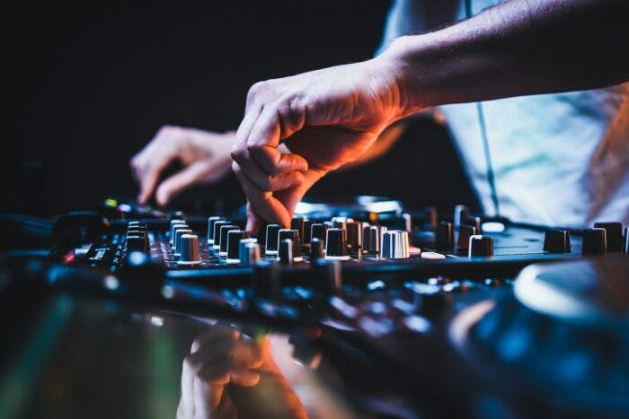 DJs aufgepasst: Twitch plant Einnahmenteilung für DJ-Streams