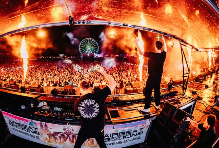 Klassik trifft EDM: W&W und Vini Vici releasen Festival-Banger „Rave Mozart“