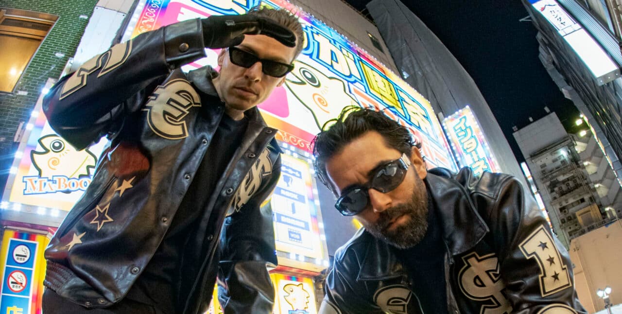 Ein wilder Trip durch Bässe: €URO TRA$H veröffentlichen Album „House Music for Stripclubs“