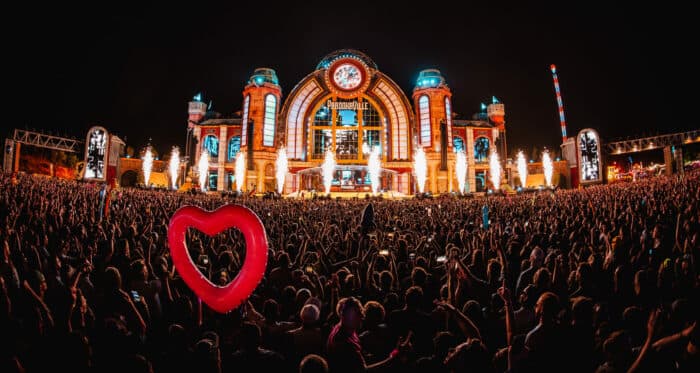 Gänsehautmoment auf dem PAROOKAVILLE: Heiratsantrag bei Lari Luke