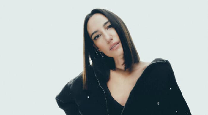 Amelie Lens wird von 15.000 singenden Fans zu Tränen gerührt