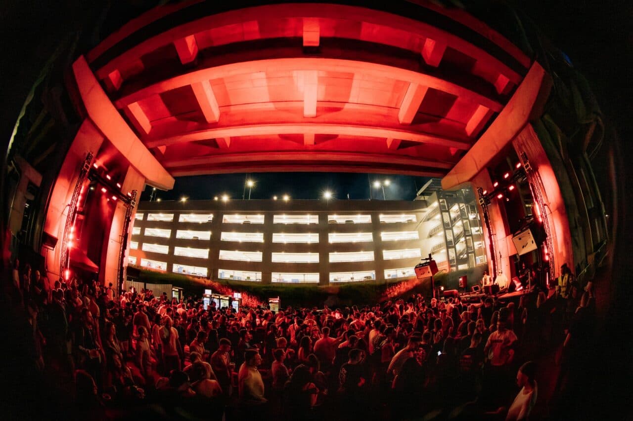 Die Tower Stage auf dem AURA Festival 2026