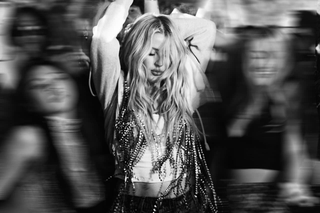 „Ravers until we die“: Ellie Goulding widmet der Rave-Szene eine Hymne